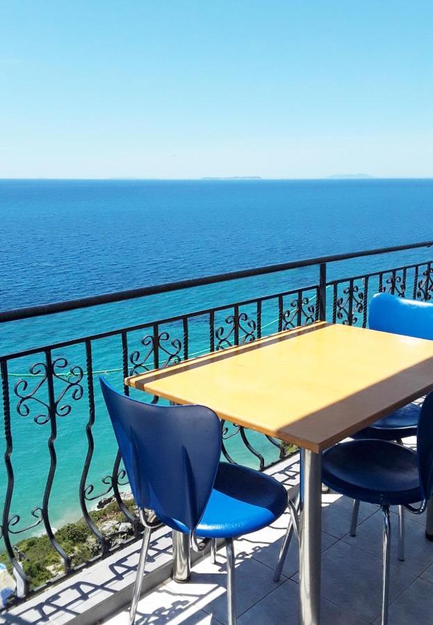 Hotel Odhisea Qeparo Buitenkant foto