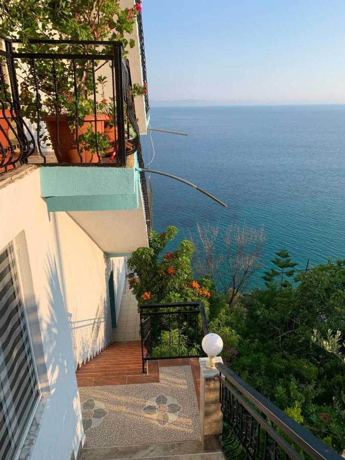 Hotel Odhisea Qeparo Buitenkant foto