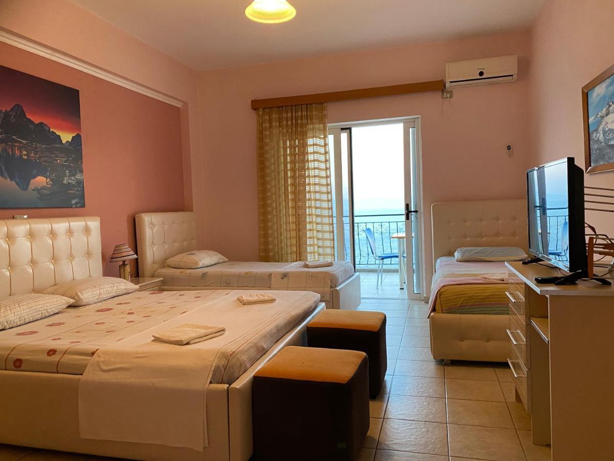 Hotel Odhisea Qeparo Buitenkant foto