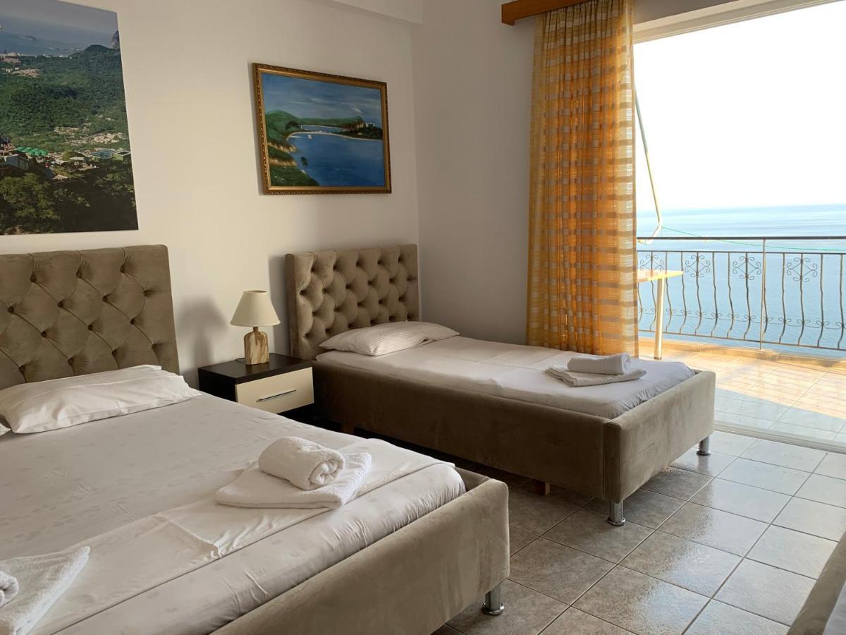Hotel Odhisea Qeparo Buitenkant foto