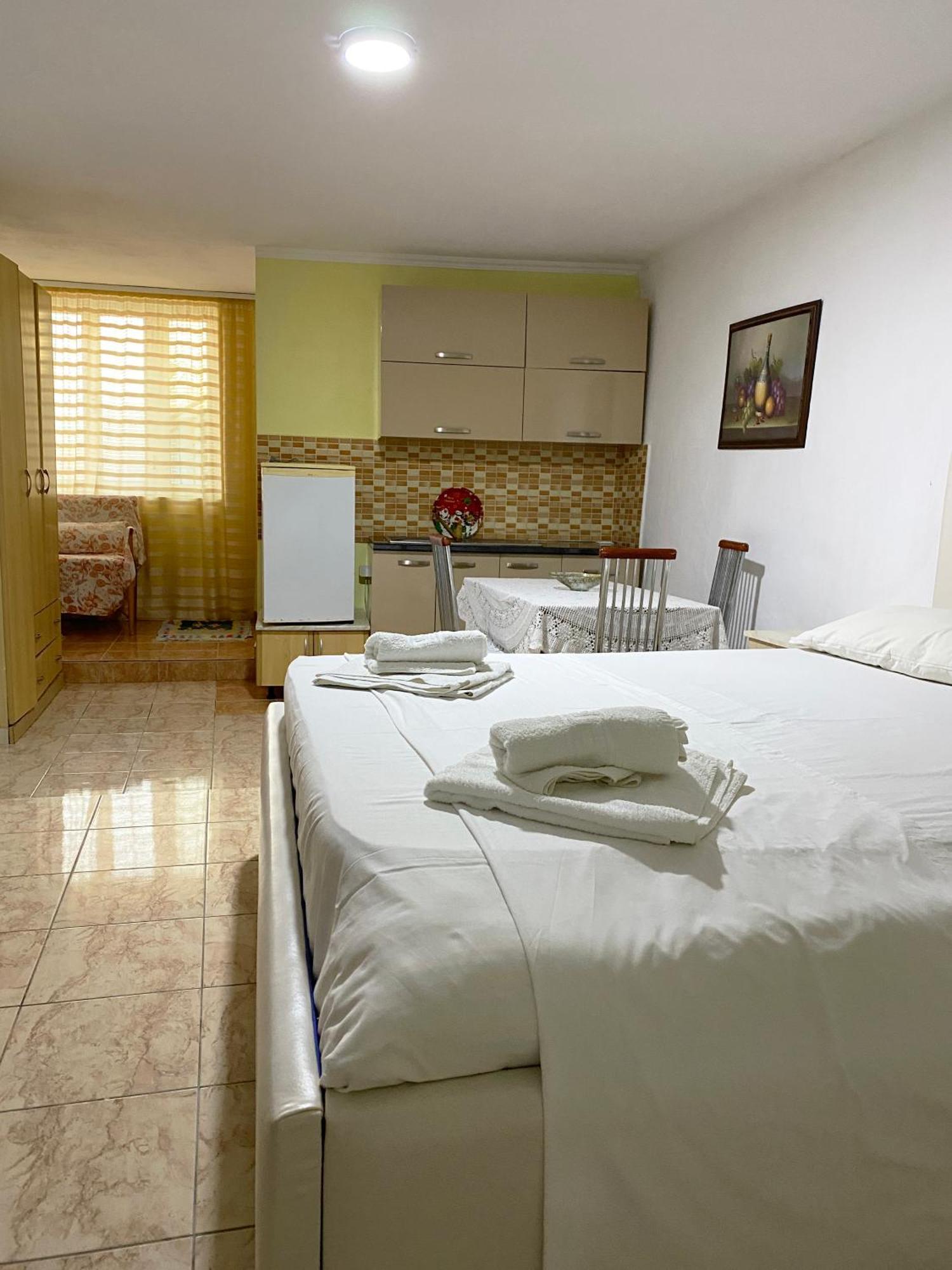Hotel Odhisea Qeparo Buitenkant foto